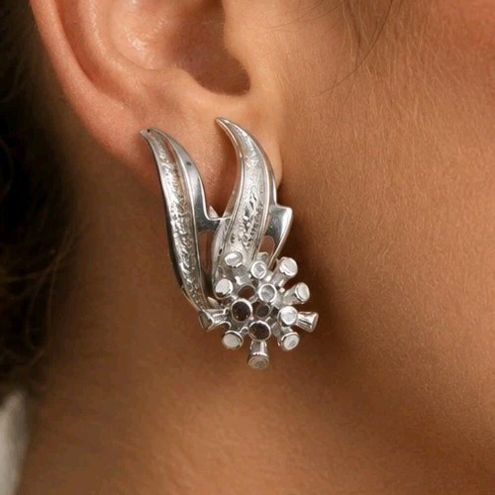 Vtg Marboux Marcel Boucher #2050 Silver Tone Chrysanthemum Burst Clip Earrings